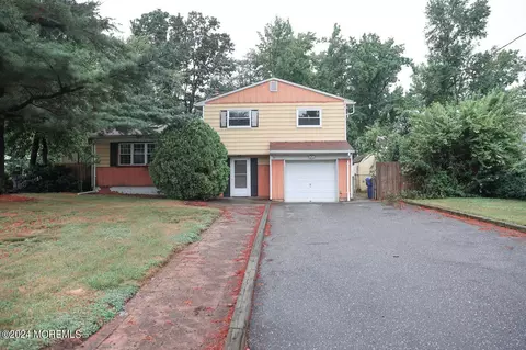 21 Aberdeen Ter, Middletown, NJ 07748