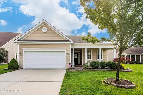 5 Ventnor Ct, Waretown, NJ 08758