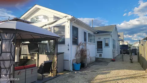 14 S Boston Dr, Little Egg Harbor, NJ 08087