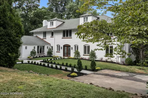 28 Coquette Ln, Highlands, NJ 07732