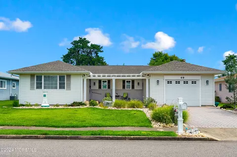 49 Hyannis St, Toms River, NJ 08757