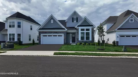 63 Longwood Dr, Monroe, NJ 08831