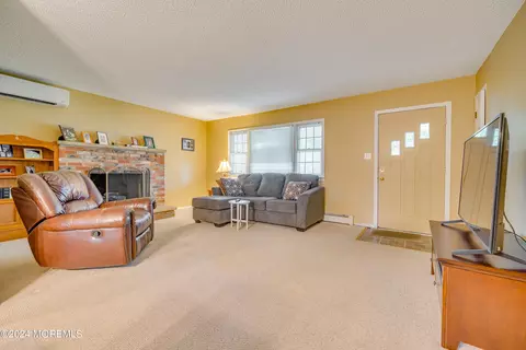 233 Willow Ln, Forked River, NJ 08731 photo 4