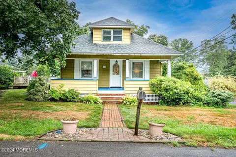 44 Woodside Ave, East Windsor, NJ 08520