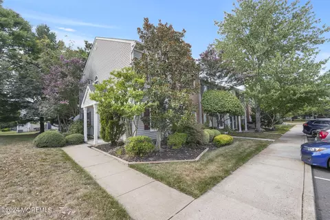 27 Haverford Ct #1, Freehold, NJ 07728