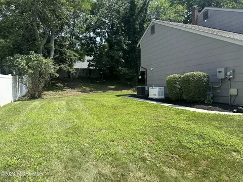 94 Onyx Pl, Matawan, NJ 07747 photo 8