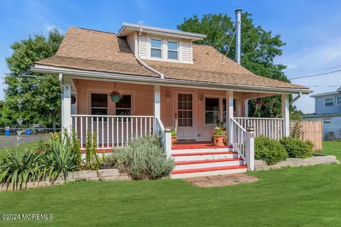 16 Five Points Rd, Freehold, NJ 07728