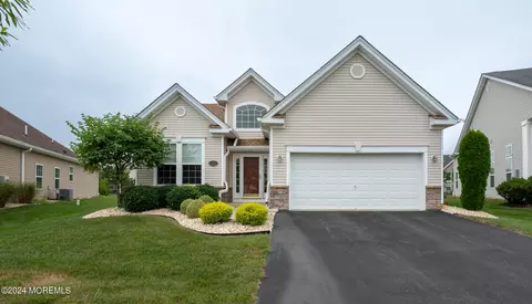 14 Moonlight Dr, Barnegat, NJ 08005