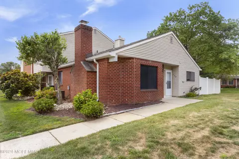 104 Nightingale Ct, Old Bridge, NJ 08857
