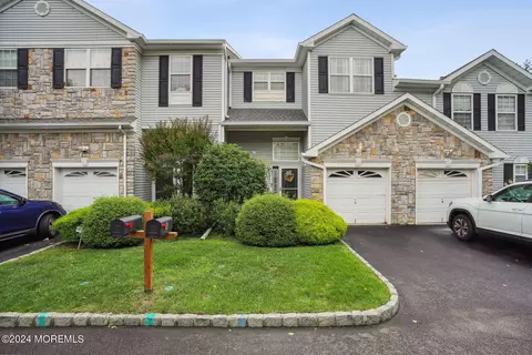 8 Linda Ct, Old Bridge, NJ 08857