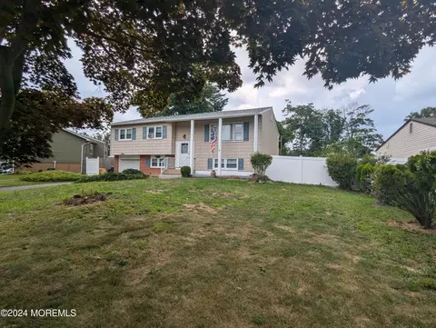 612 Texas Dr, Toms River, NJ 08753