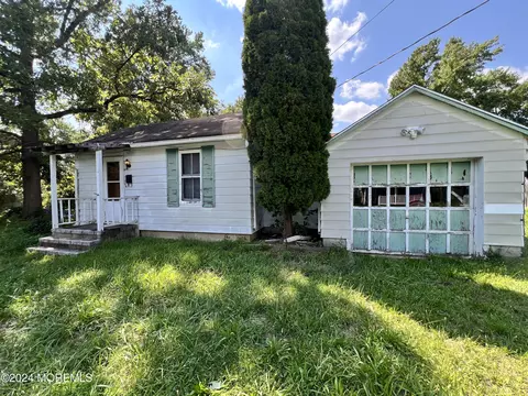 31 Lakeview Dr, New Egypt, NJ 08533