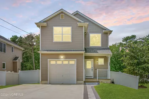 406 Nixon Ave, Bayville, NJ 08721