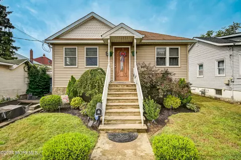 14 May St, Keyport, NJ 07735