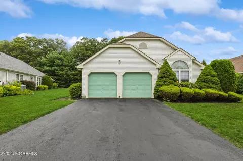2597 Meadow Lake Dr, Toms River, NJ 08755