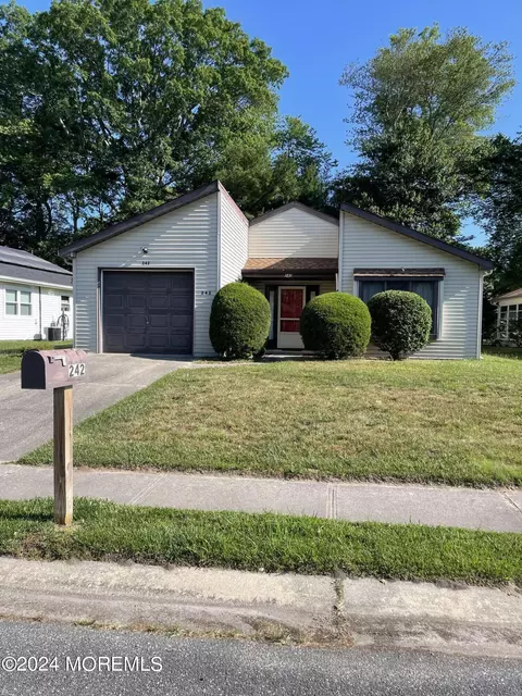 242 Yorktowne Dr, Little Egg Harbor, NJ 08087
