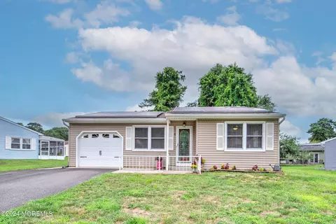 6 Central Ave, Whiting, NJ 08759