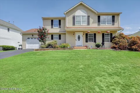 29 Gladiola Dr, Howell, NJ 07731