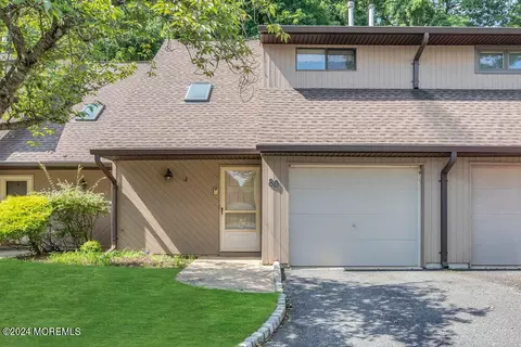 80 Wigwam Ln, Tinton Falls, NJ 07724