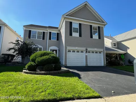 13 Muirfield Dr, Manalapan, NJ 07726