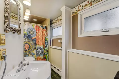 Bath - 206 Beach Ave, Leonardo, NJ 07737 photo 1 of 3