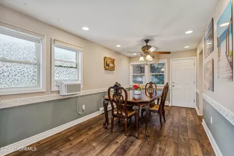 Dining - 206 Beach Ave, Leonardo, NJ 07737 photo 1 of 1