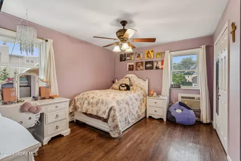 Bedroom - 206 Beach Ave, Leonardo, NJ 07737 photo 5 of 6