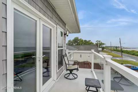 Exterior - 206 Beach Ave, Leonardo, NJ 07737 photo 3 of 7