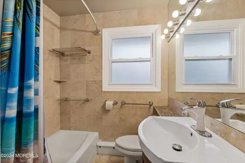 Bath - 206 Beach Ave, Leonardo, NJ 07737 photo 3 of 3