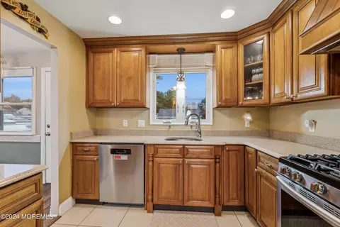 Kitchen - 206 Beach Ave, Leonardo, NJ 07737 photo 2 of 3
