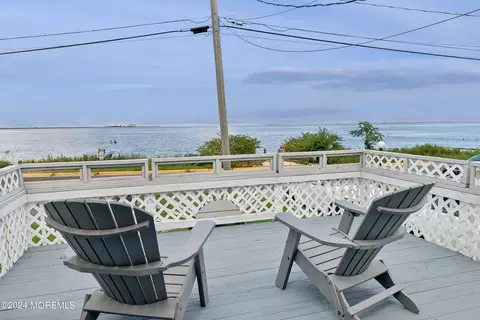 Exterior - 206 Beach Ave, Leonardo, NJ 07737 photo 1 of 7