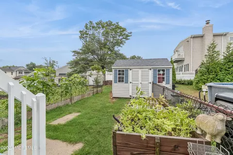 Exterior - 206 Beach Ave, Leonardo, NJ 07737 photo 5 of 7