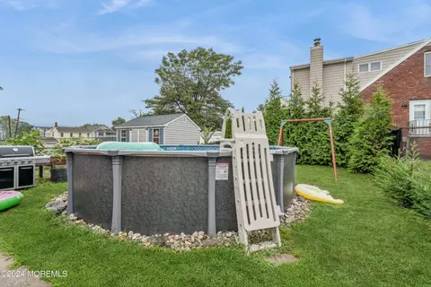 Exterior - 206 Beach Ave, Leonardo, NJ 07737 photo 6 of 7