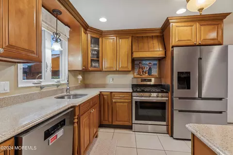 Kitchen - 206 Beach Ave, Leonardo, NJ 07737 photo 3 of 3
