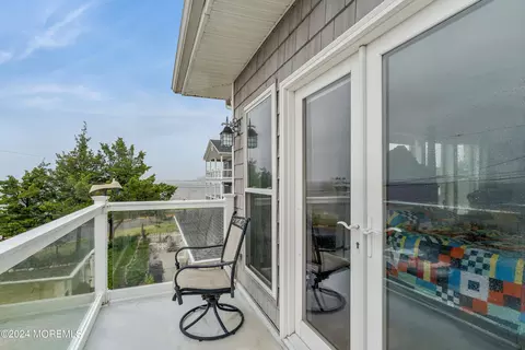 Exterior - 206 Beach Ave, Leonardo, NJ 07737 photo 4 of 7