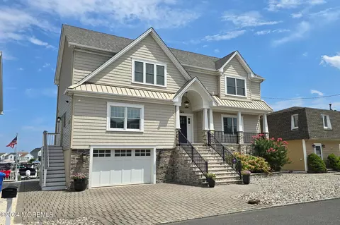 321 Venice Dr, Lavallette, NJ 08735