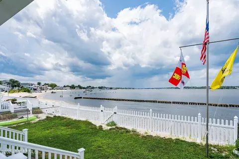422 E Riviera Ave, Ocean Gate, NJ 08740