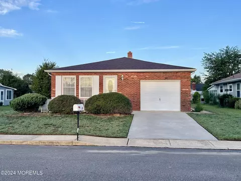 21 Castle Harbor Dr, Toms River, NJ 08757