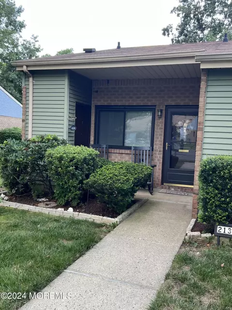 213 Medford Ct #A, Manalapan, NJ 07726