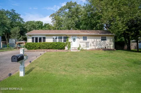 238 Cornelius St, Bayville, NJ 08721