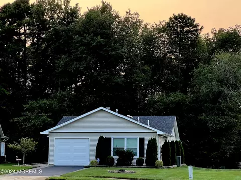 2 A Cascade Ct, Brick, NJ 08724
