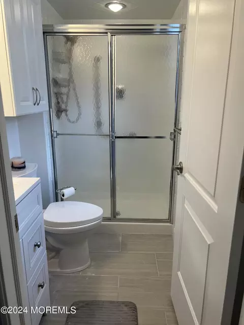 Bath - 2 A Cascade Ct, Brick, NJ 08724 photo 3 of 3