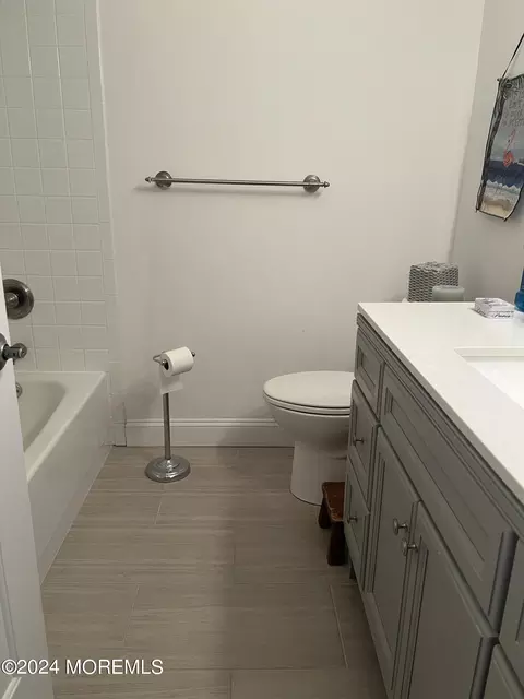 Bath - 2 A Cascade Ct, Brick, NJ 08724 photo 1 of 3
