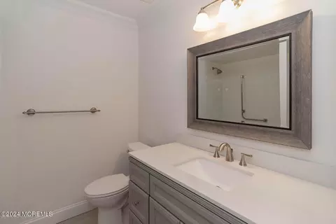 Bath - 2 A Cascade Ct, Brick, NJ 08724 photo 2 of 3
