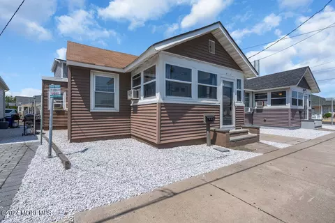253 Ocean Ave N #2, Point Pleasant Beach, NJ 08742