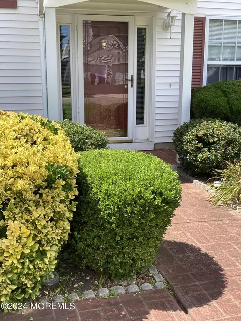261 Oak Forest Dr, Brick, NJ 08724
