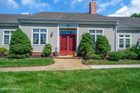 10 Rutland Ln #10B, Monroe, NJ 08831