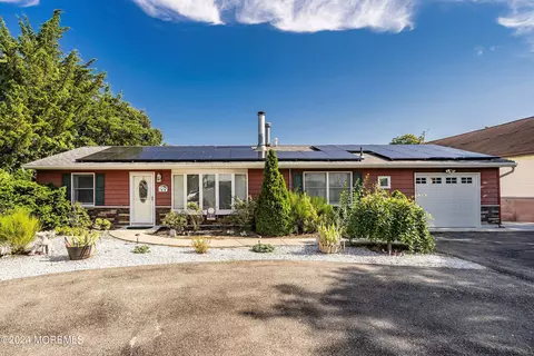 31 Cedar Run Rd, Bayville, NJ 08721