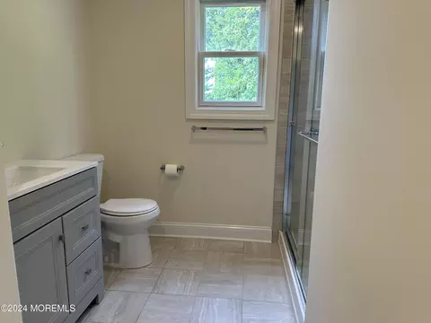 Bath - 21 Middlesex Rd, Matawan, NJ 07747 photo 1 of 3