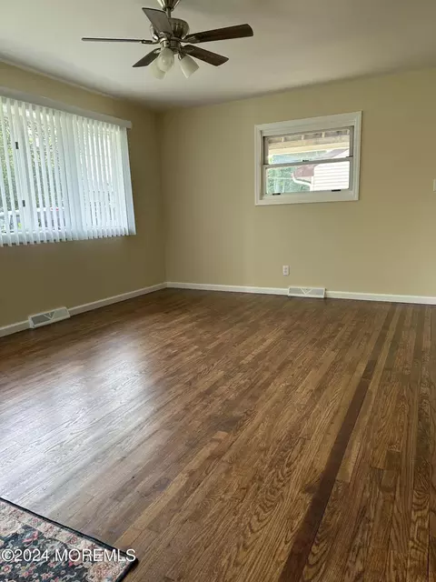 Living - 21 Middlesex Rd, Matawan, NJ 07747 photo 1 of 1